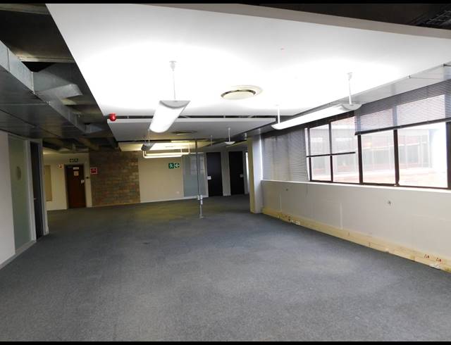 500M² OFFICE TO LET IN FERNDALE